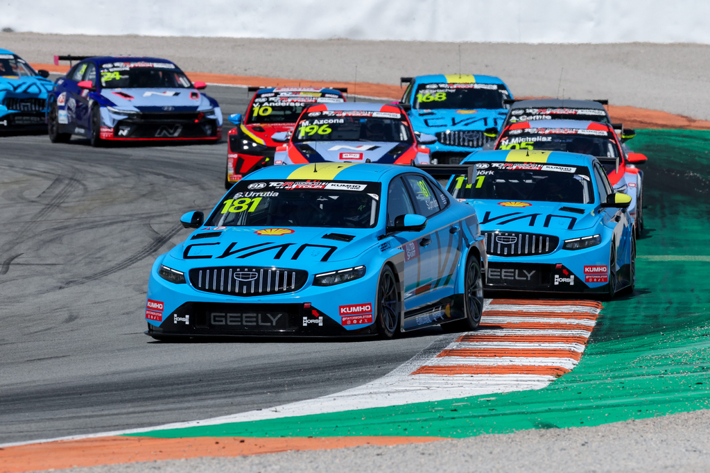Geely obține o tripla victorie în Kumho FIA TCR World Tour 2026
